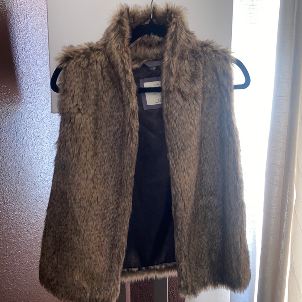 Abercrombie and Fitch women fur vest Small